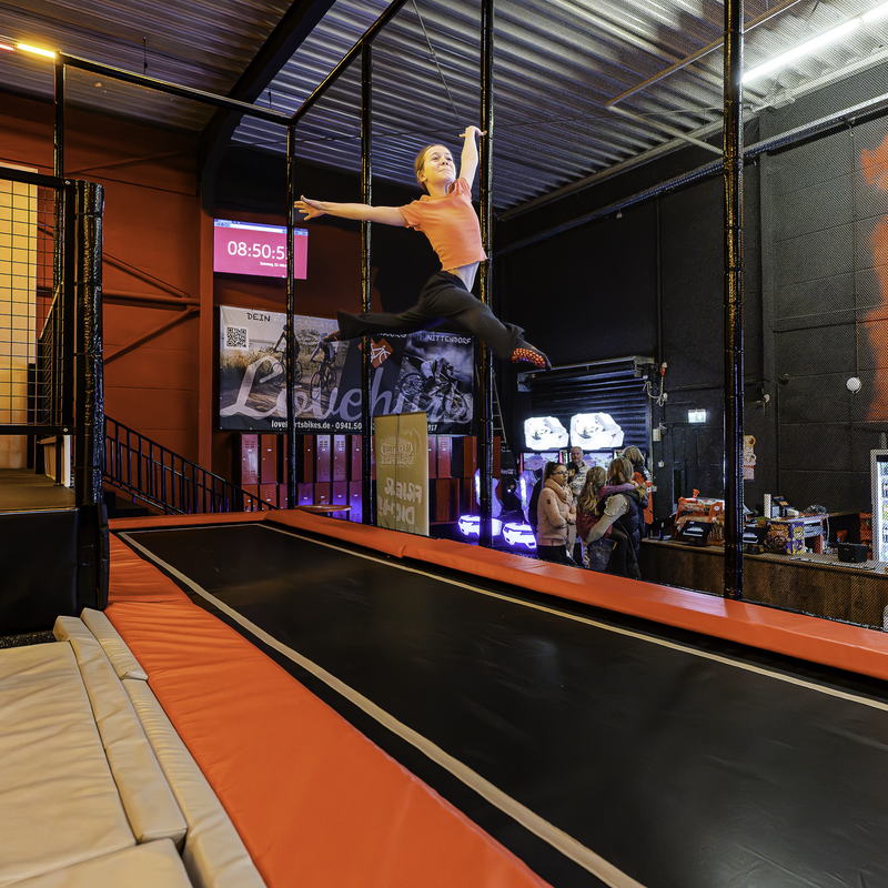 langtrampolin jumpomania